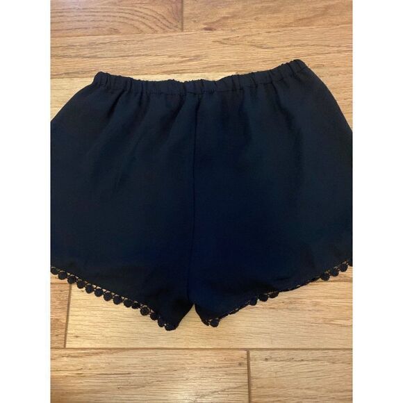 Brandy Melville, women's black elastic waist shorts with fringe hem - Picture 3 of 8